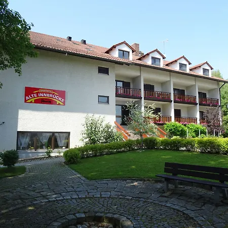 アパートホテル Alte Innbruecke - Neuhaus Am 3*
