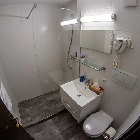 Aparthotel Alte Innbrücke-24std-self-check In-haustiere Willkommen 3*